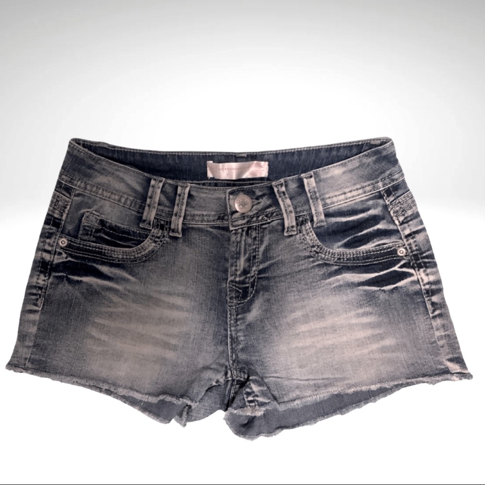 No Boundaries Junior Women’s Cutoff Stretch Denim Short